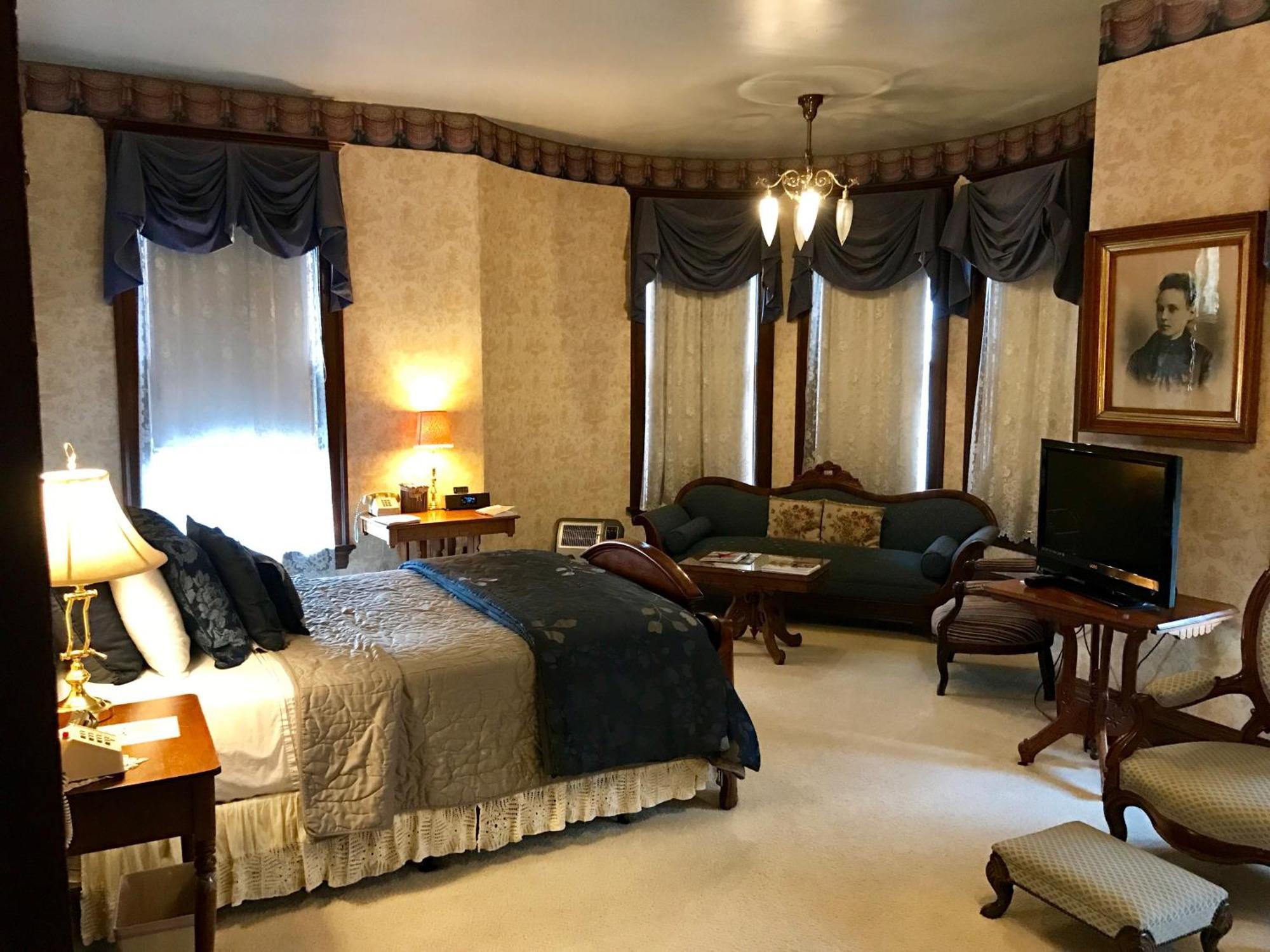 Deluxe Suite Spa Bath