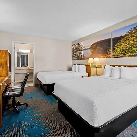 Days Inn By Wyndham Dubuque-3